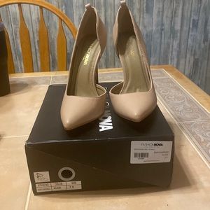 Nude high heels size 7.5